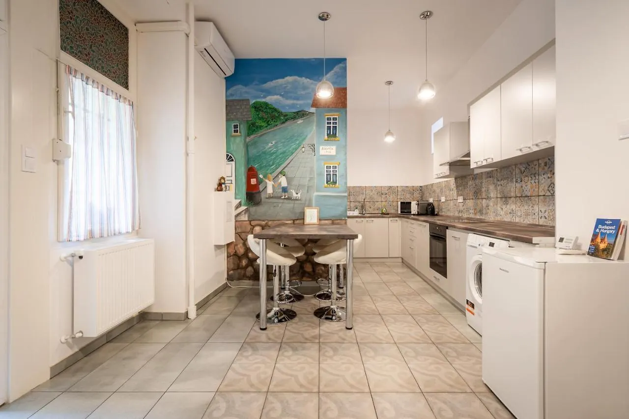 Budapest Lighthouse Apartment 0*,
